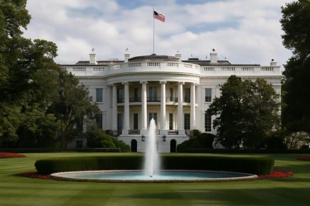 Apple CEO Tim Cook returns to White House for tech summit