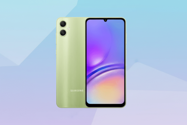 A green Samsung smartphone , showing both the front screen with a colorful abstract wallpaper and the back with a textured design and dual cameras , presented on a subtle light blue and purple gradient background with geometric patterns .