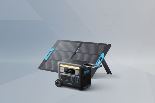 A professional shot of an Anker portable power station and a solar panel on a gradient background, resized to a 16: 9 aspect ratio.