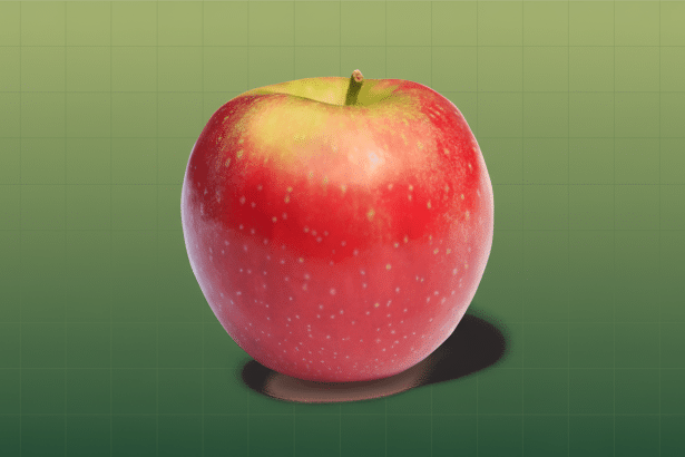 Image for Apple admits uncommon iPhone camera bug exists