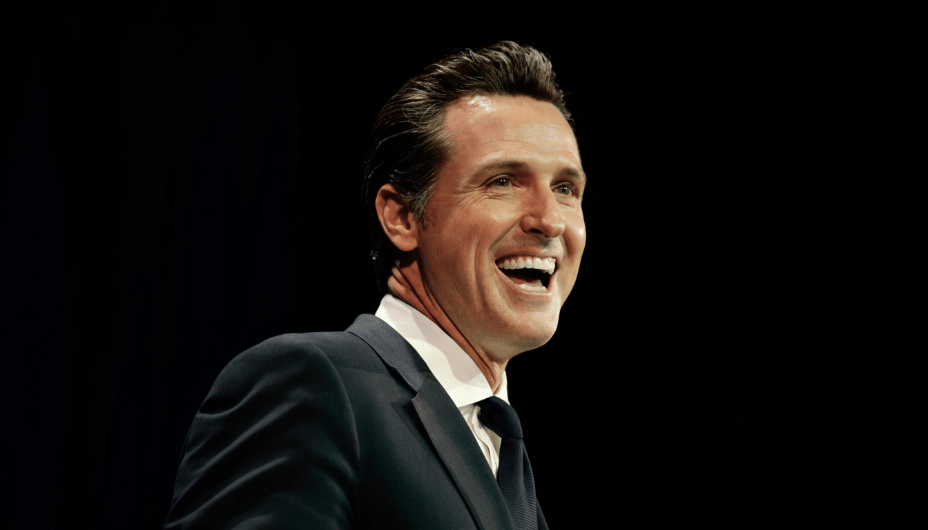 A man with dark hair in a suit and tie , smiling broadly against a dark background, resized to a 16: 9 aspect ratio.