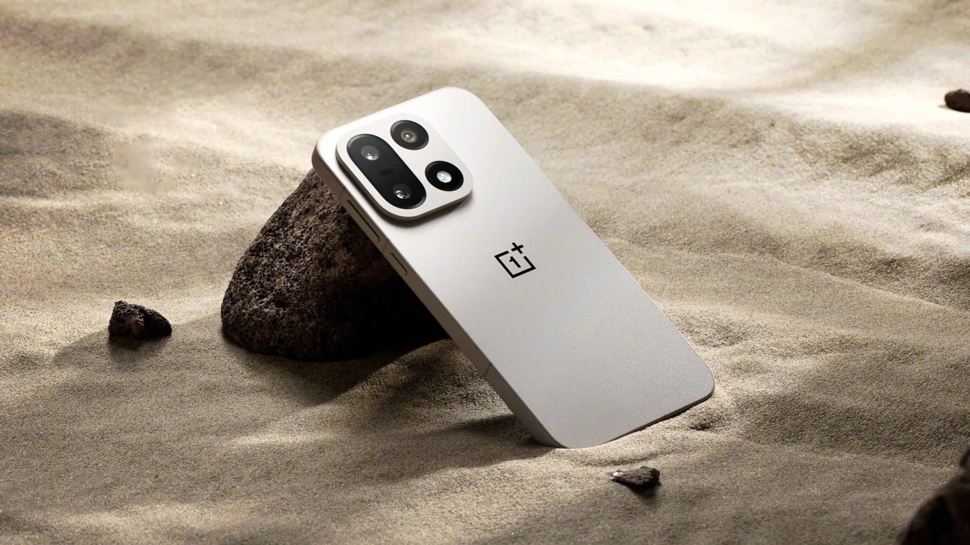 OnePlus 15 smartphone display showcasing new screen technology and design features