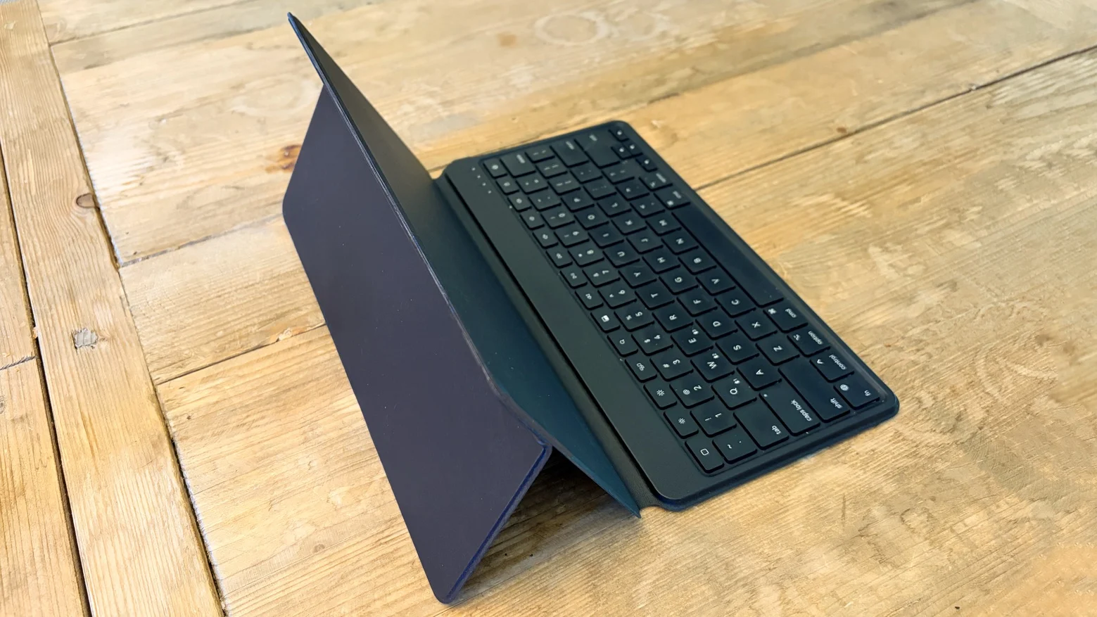 Portable keyboard and stylus for tablets and phones