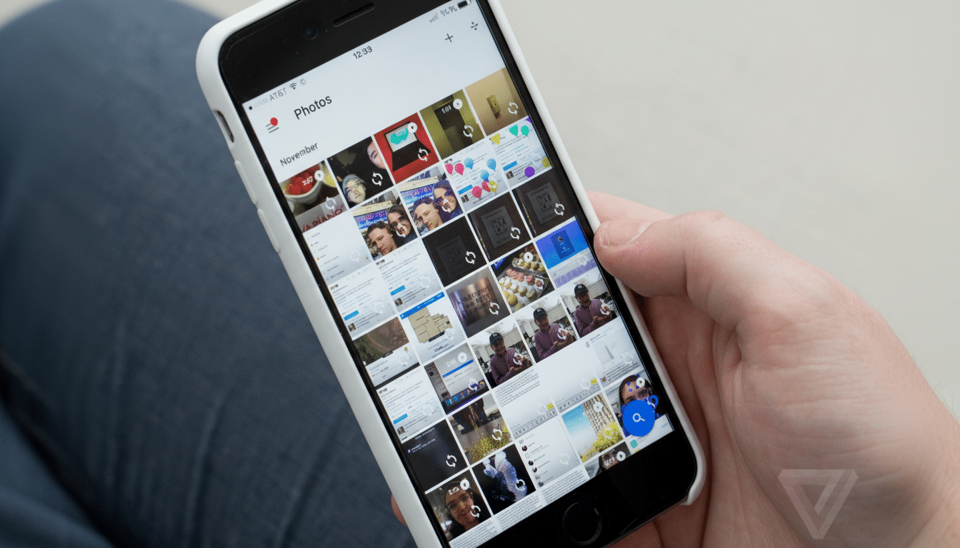 The user is holding a phone displaying a photo gallery in a horizontal , close-up shot. Filename : p