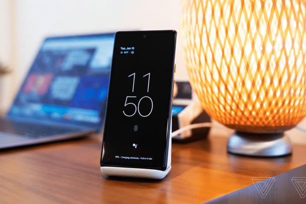 Image for Google Pixelsnap vs Pixel Stand: Winner = Clear