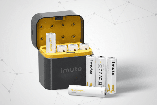 An Im uto battery charger in a dark grey and yellow case with three AA batteries charging , and three additional AA batteries standing upright next to a single horizontal battery on a light grey background with a subtle geometric pattern. Filename : imuto batterycharger andbatteries .png