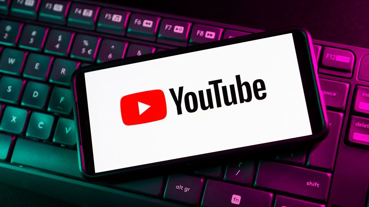 YouTube Shorts daily timer feature illustration showing notification and countdown interface