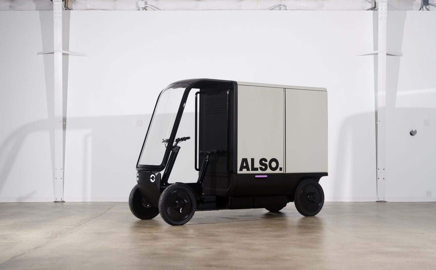 Electric cargo quad delivering packages on urban streets for last‑mile logistics