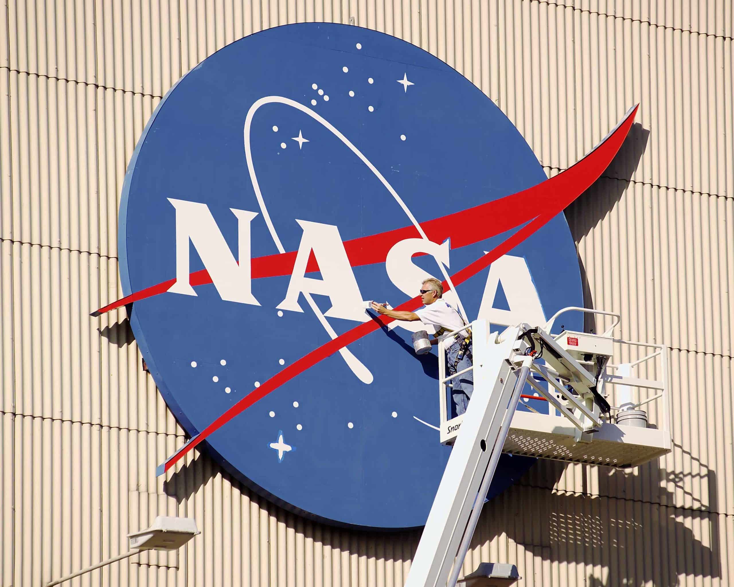 NASA reopens lunar lander contract deal for Artemis program procurement