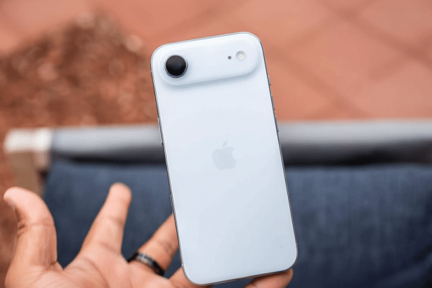 Image for iPhone Air vs. Galaxy S25 Edge: How Slim?