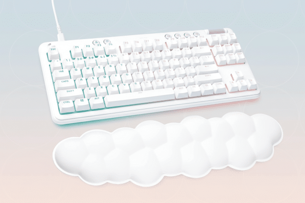 A white mechanical keyboard with RGB backlighting and a cloud-shaped wrist rest on a soft, gradient background. Filename : white mechanicalkeyboard . png