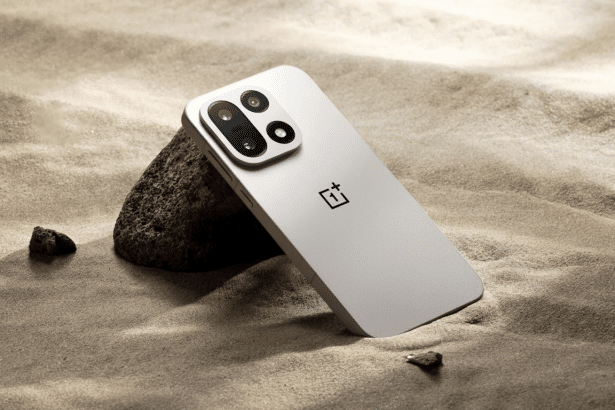 Image for OnePlus 15 AKA LE2123 in Titanium color spotted