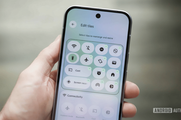 The user s hand holding a smartphone displaying the Edit tiles screen for quick settings. Filena