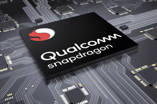 A professional close -up of a black Qualcomm Snapdragon chip with its logo and name prominently displayed, set against a dark circuit board background. Filename : qualcomm snapdragonchip .png