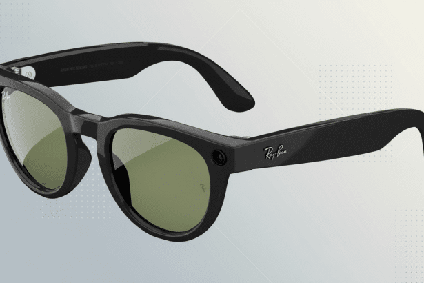 Black Ray -Ban smart glasses with green lenses, presented on a subtle grey and white patterned background.