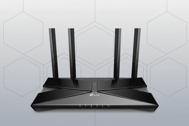 A black TP-Link Wi-Fi router with four antennas, presented on a professional flat design background with soft gray hexagonal patterns.