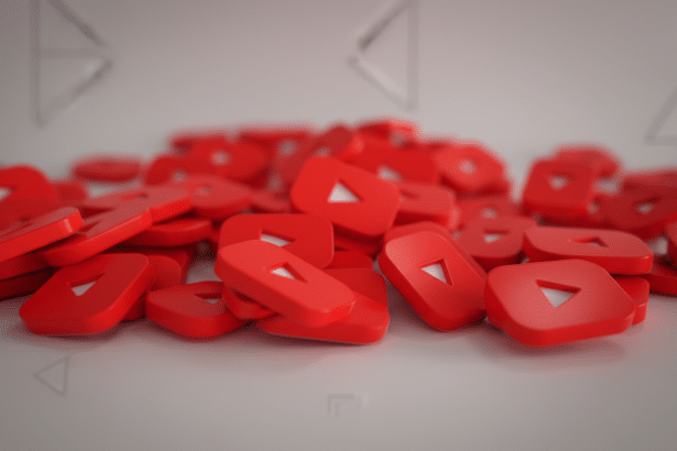 A pile of red YouTube play button icons, resized to a 16: 9 aspect ratio with a professional flat design background.