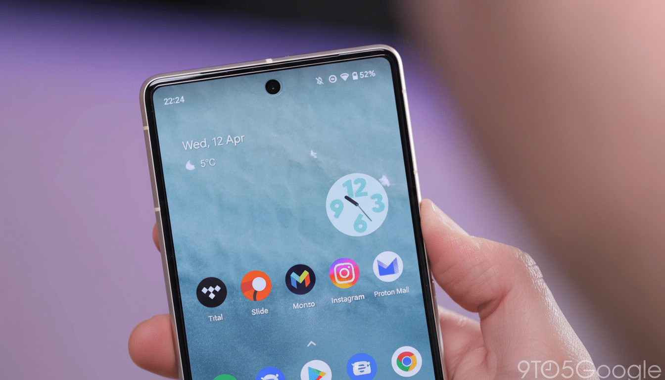 Google testing removable At a Glance widget on Pixel home screen