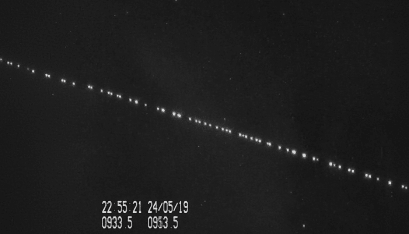 A black and white image showing a diagonal line of bright, evenly spaced dots across a dark background, with a timestamp 22:55:21 24/05/19 and other numerical data 0933.5 0953.5 in the bottom left corner.