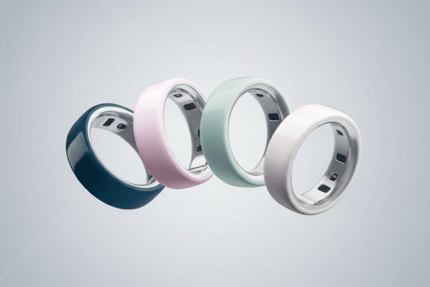Four smart rings in blue, pink, mint green, and white, floating against a professional light gray background with subtle diagonal lines.