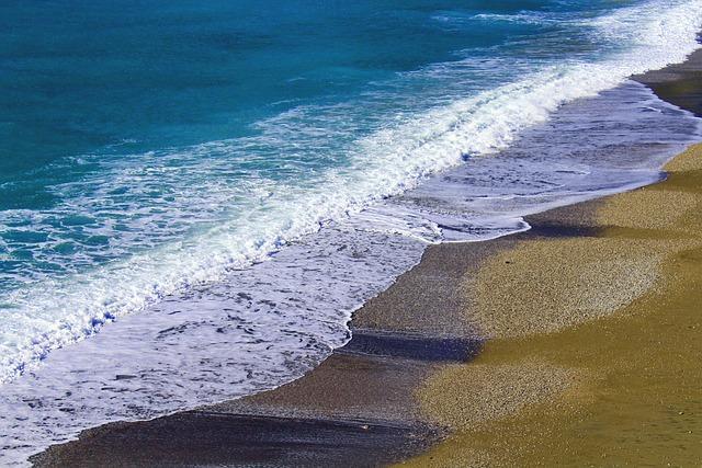 Image 1 of Why spending time near the ocean is good for your mental health