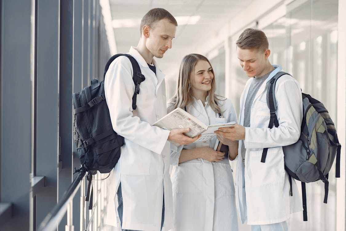 Image 1 of Why Students Prefer Education Paths That Combine Leadership and Clinical Practice