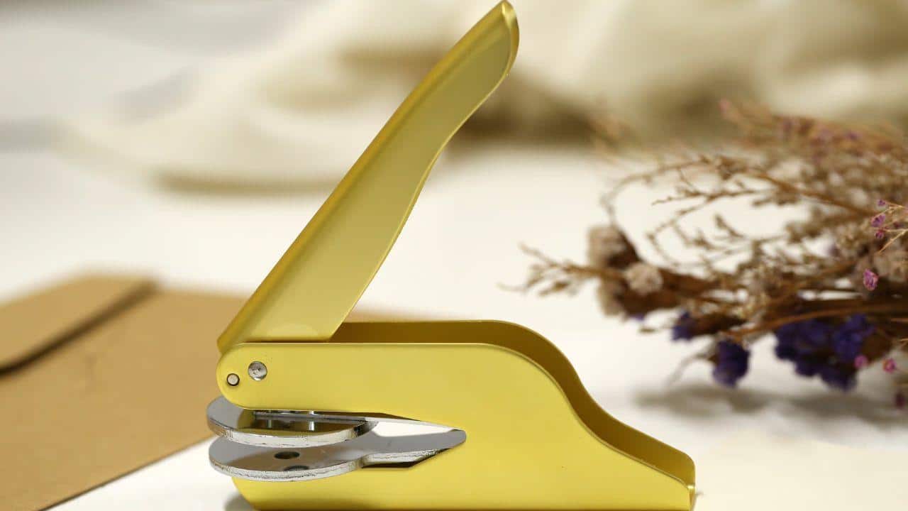 C:\Users\Dell\Desktop\Embrosser Machine 1000 words\Pictures\0605-1.2-Creative Uses of GiftedChop Embosser Machines for Personal Projects.jpg