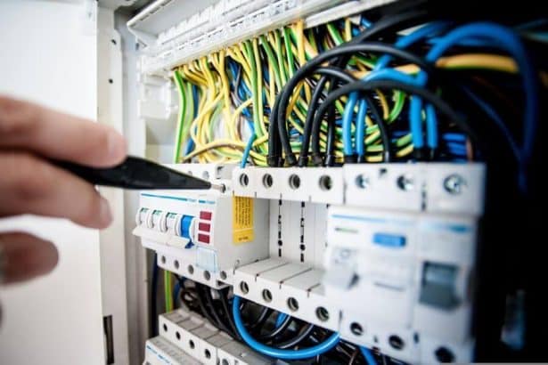 Image 1 of Data Center Cabling: How Connection Reliability Protects Uptime and Energy Efficiency