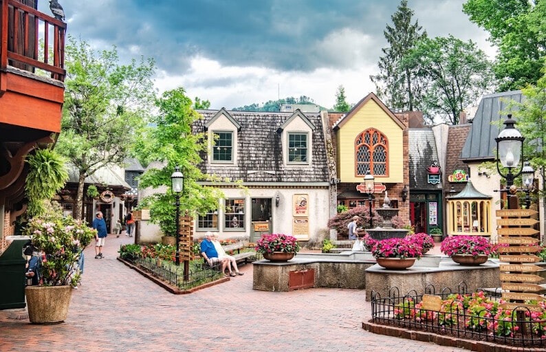 Image 1 of How to Plan a Relaxing Gatlinburg Getaway Without Missing the Best Views