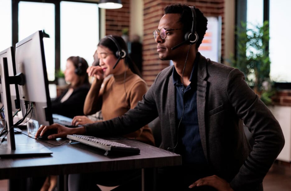 Image 1 of 6 Best AI Call Center Voice Agents To Transform Customer Support In 2026